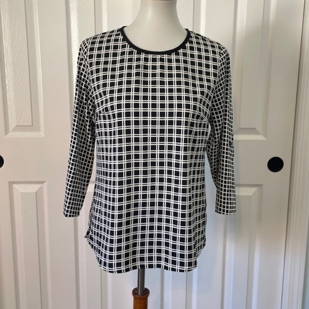 Black and white lightweight checkerboard design shirt. Sleeves are adjustable